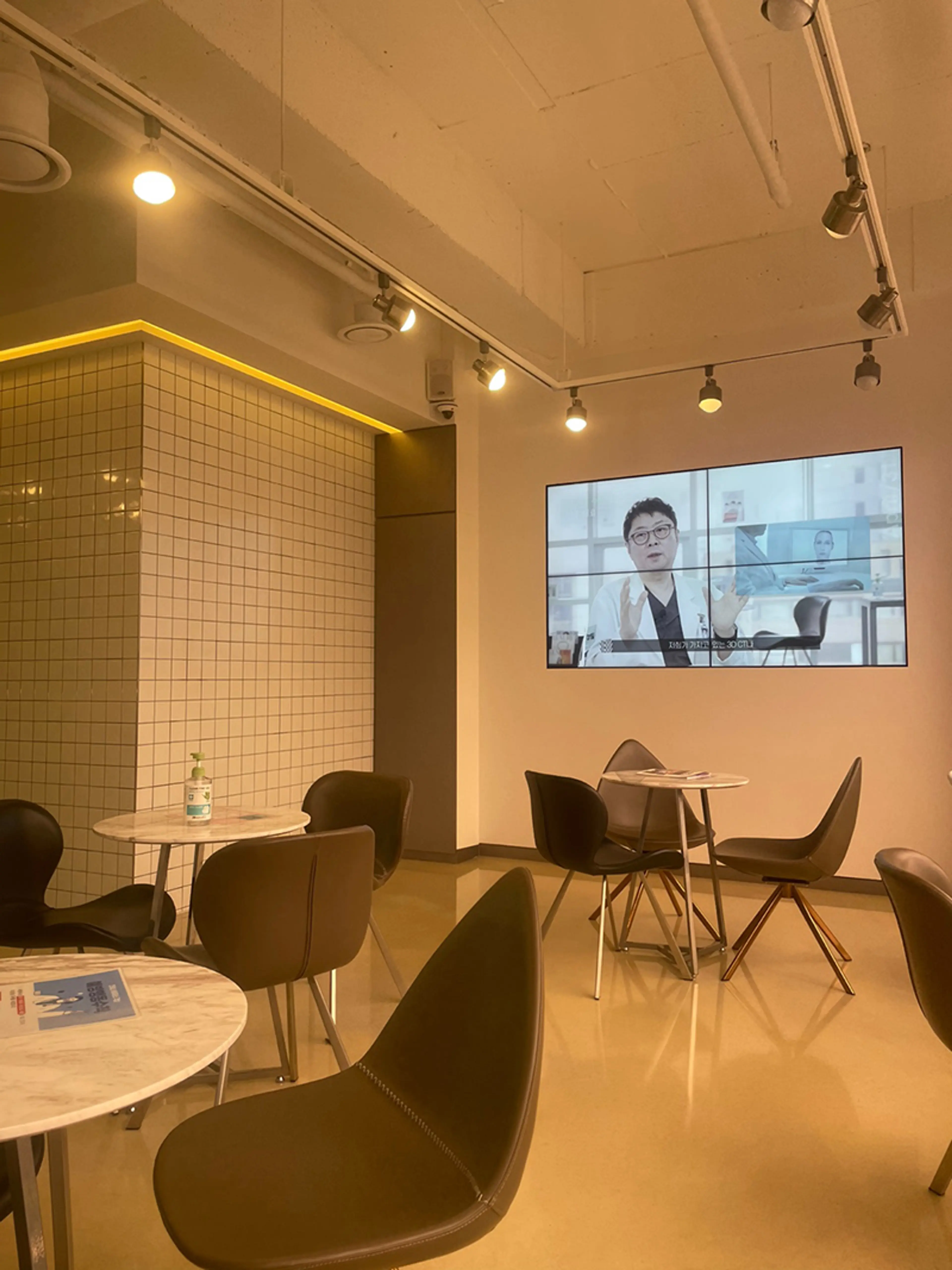 4월31일성형외과 - 1