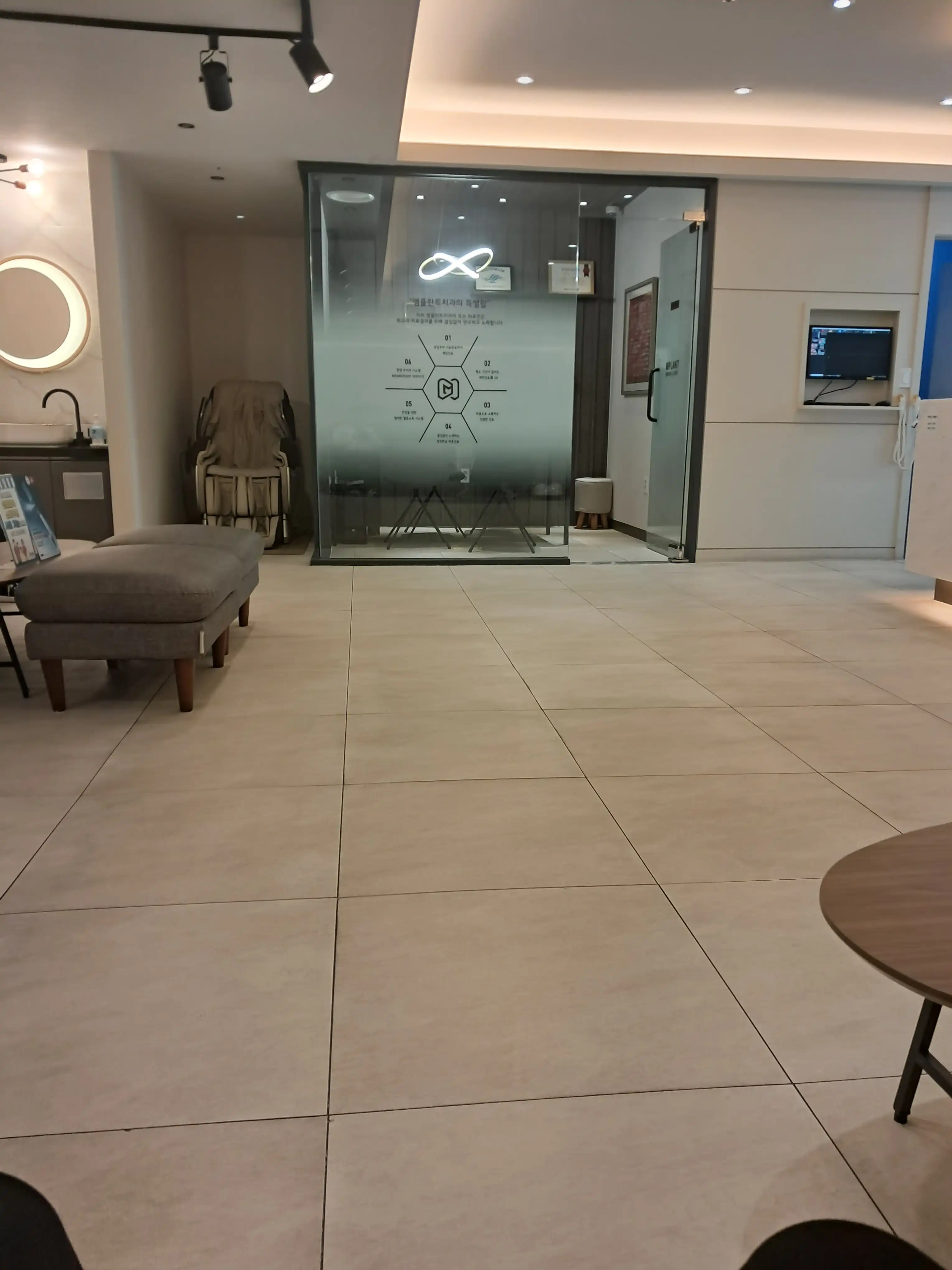 Emplant Dental Clinic 1