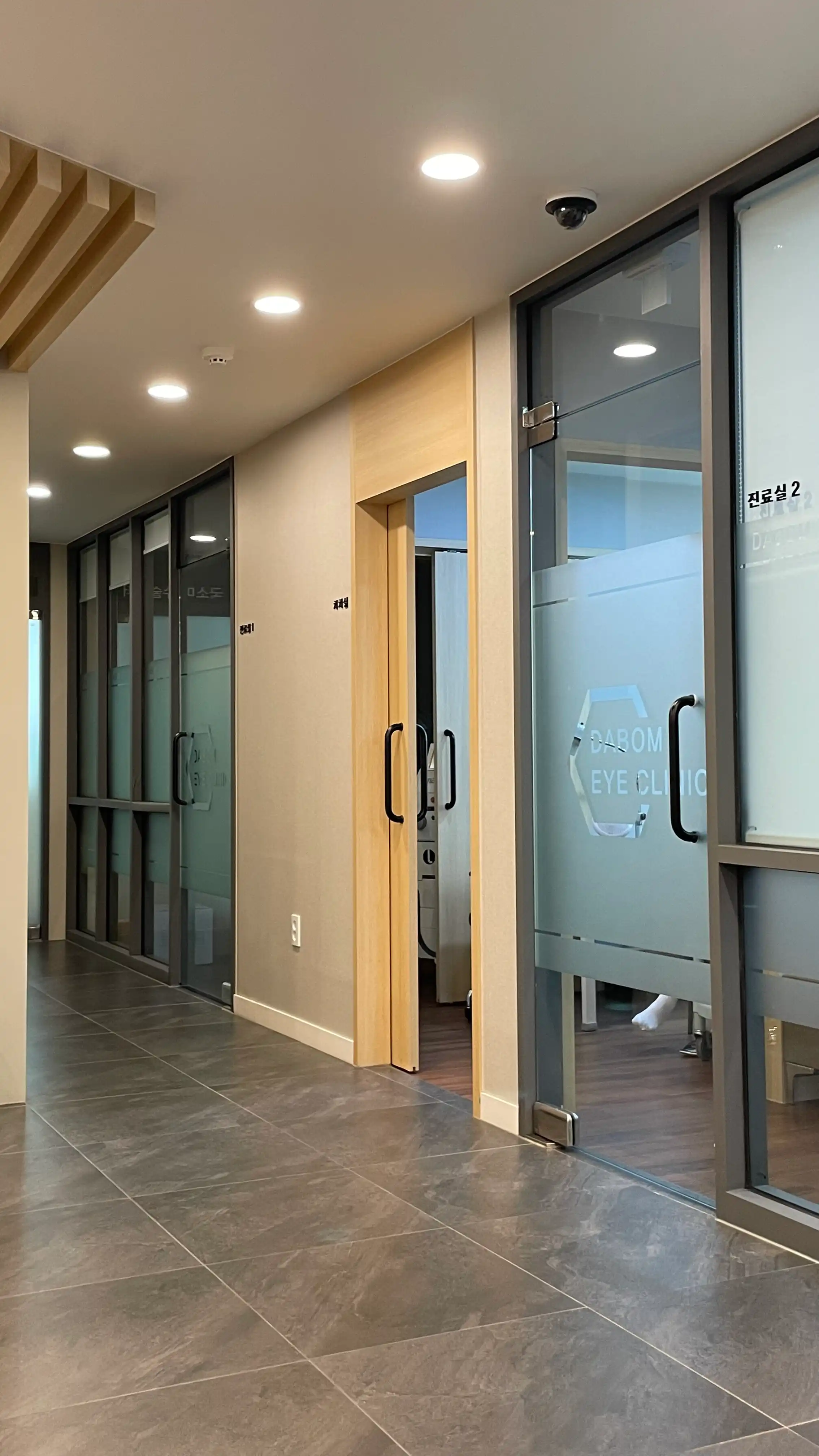 Dabom Ophthalmology Clinic 4