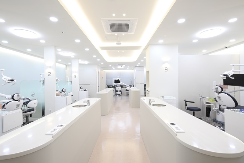 똑똑플란트치과의원 병원 정보 이미지