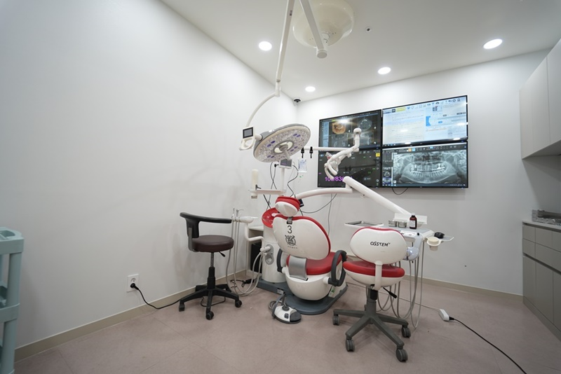 똑똑플란트치과의원 병원 정보 이미지