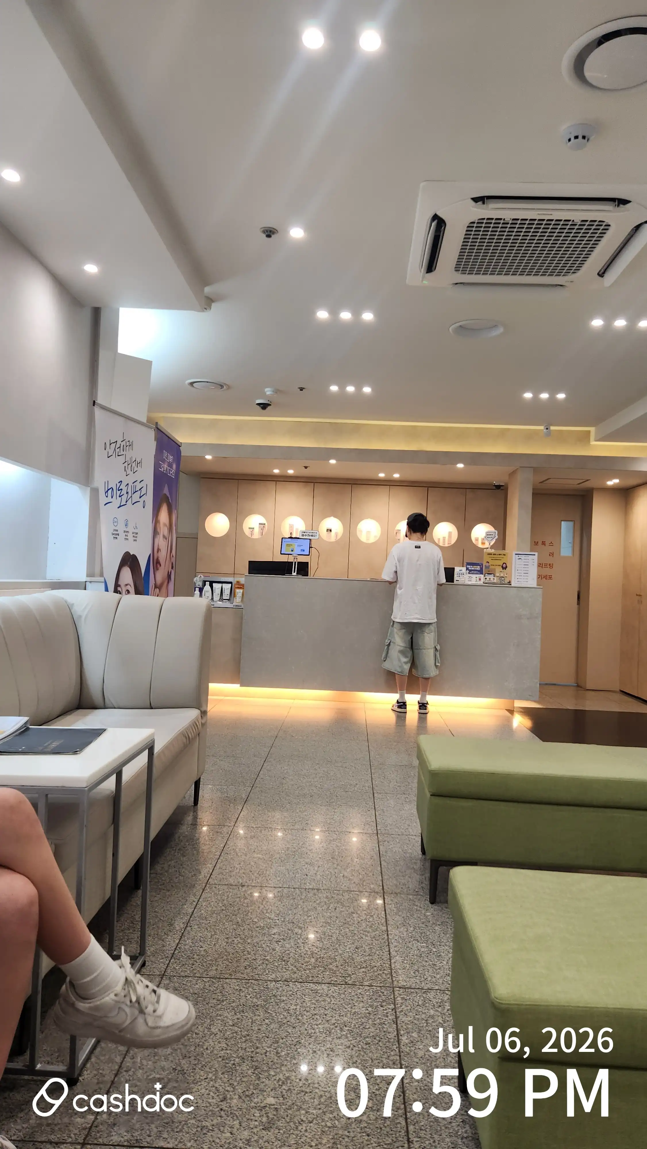 White Land Dermatology Clinic 1