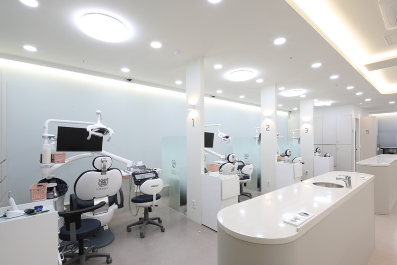 똑똑플란트치과의원 병원 정보 이미지