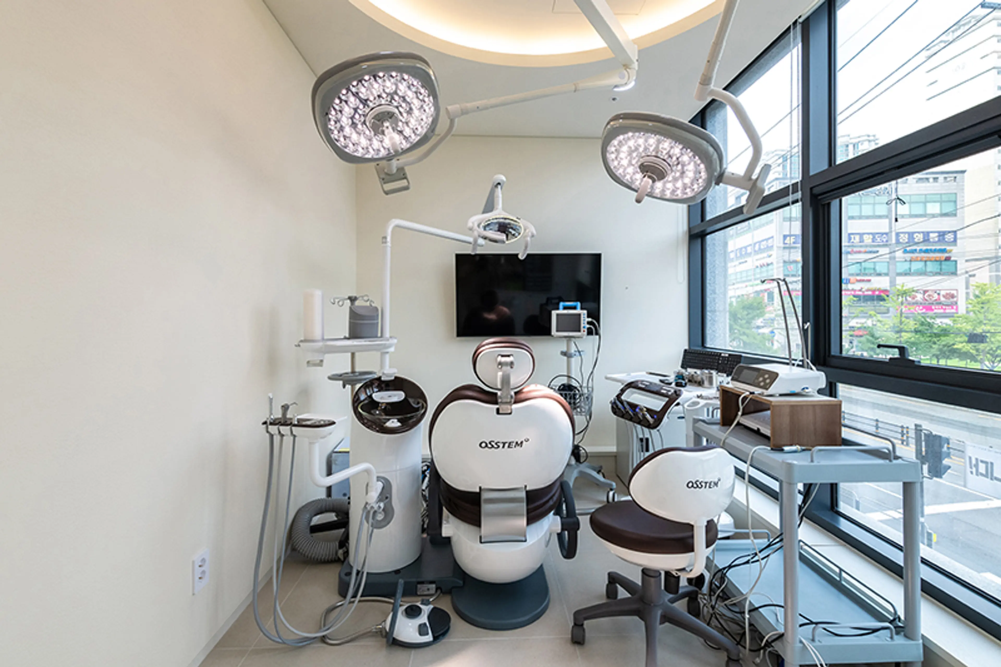 연세힐치과의원 - 18