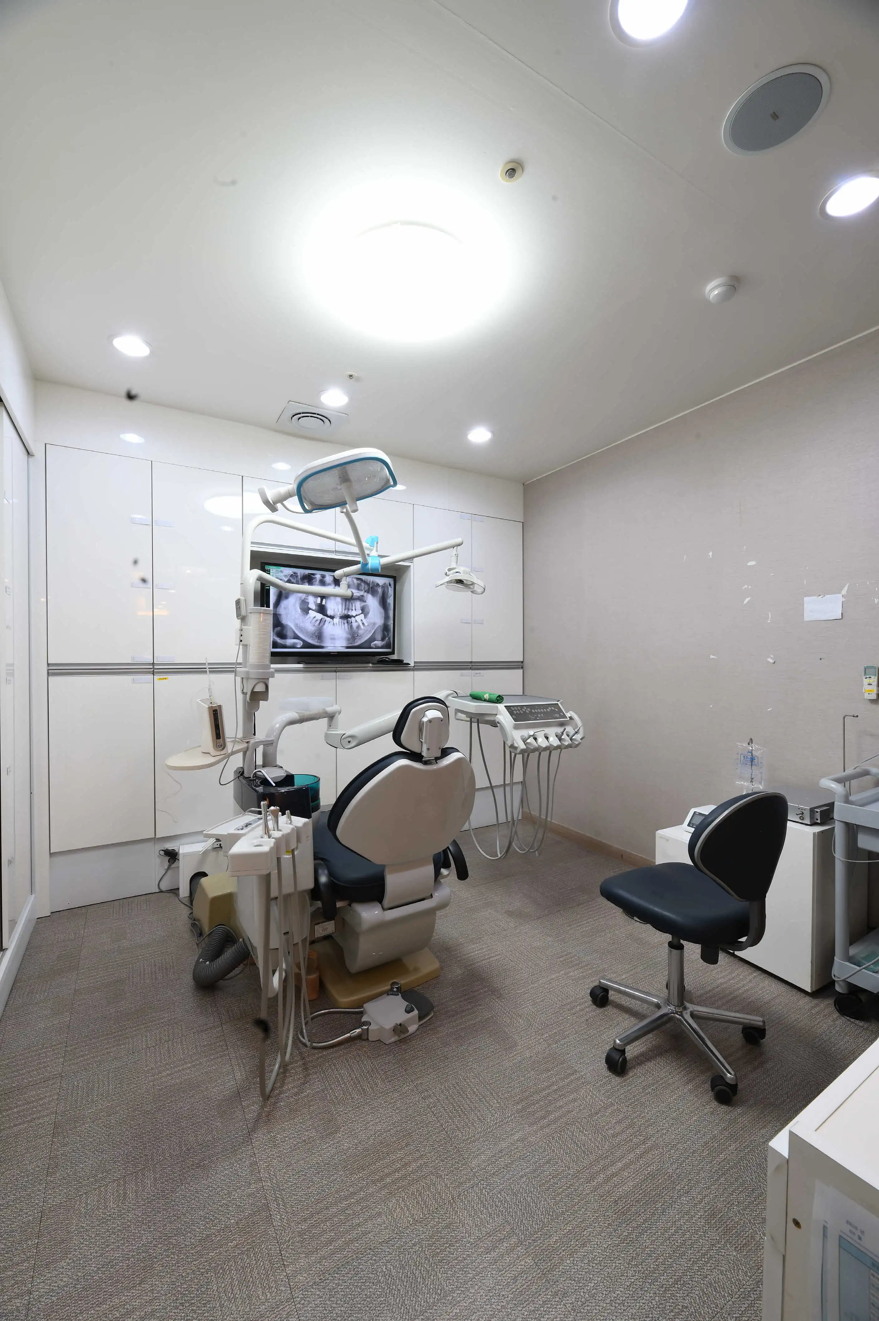 You & I Dental Hospital 7